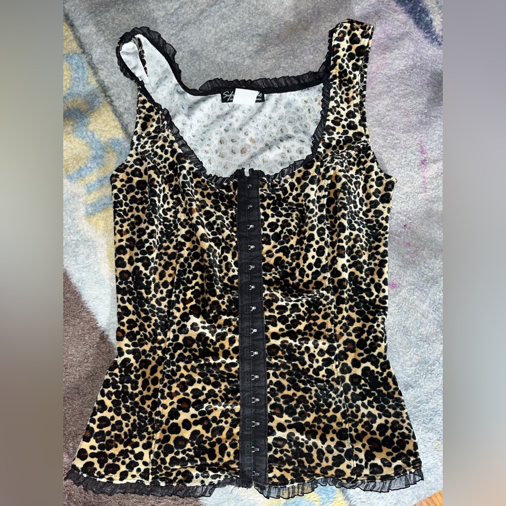 A leopard print tank top thing.